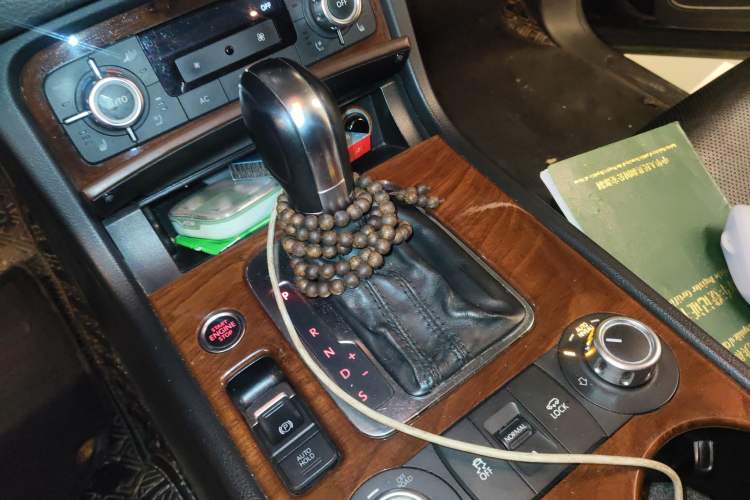 Used Volkswagen Touareg 2011 3.0 TSI High-End Version Gear Lever