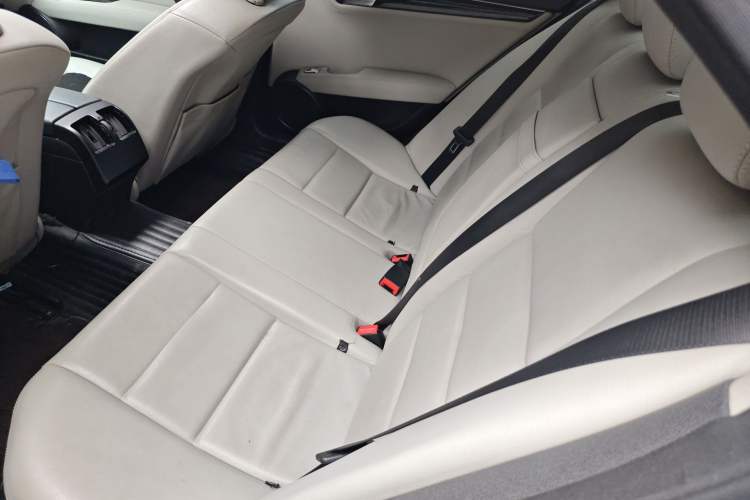 Used Mercedes-Benz C-Class 2011 C 200 CGI Fashion Model
