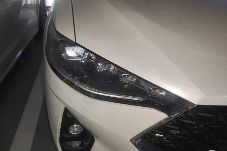 Used Haval F7x 2019 1.5T Two-Wheel Drive Smart & Trendy Edition Right Front Headlight