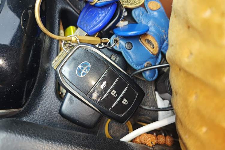 Used Toyota Levin 2016 Dual-Engine 1.8H GS E-CVT Elite Model with Sunroof Vehicle Key