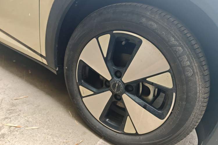 Used BYD Dolphin 2023 420 km Fashion Edition Right Front Wheel Hub