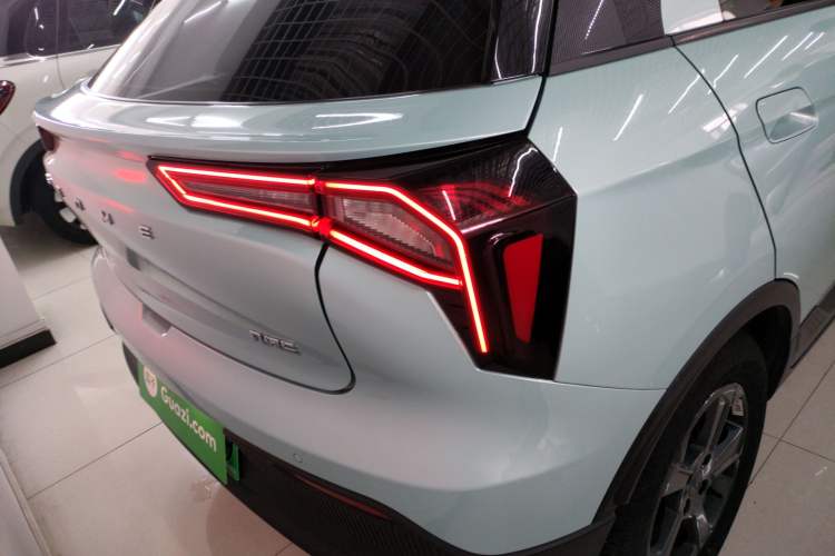 Used Geometry E Firefly 2024 401 km Fluorescent