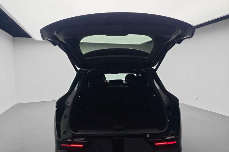 Used Zeekr 7X 2025 100 kWh Long-Range Rear-Wheel Drive with Intelligent Driving Features