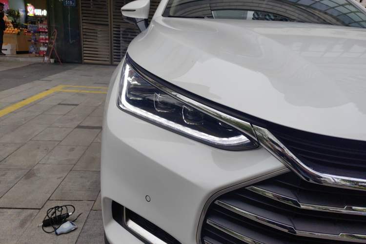 Used BYD Tang 2019 2.0T Automatic SmartConnect Luxury 7-Seater China VI Standard Right Front Headlight