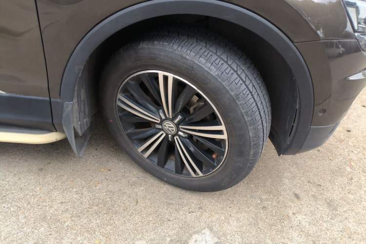 Used Volkswagen Tiguan L 2017 330TSI Automatic Two-Wheel Drive Flagship Edition Right Front Wheel Hub