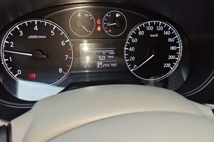 Used Nissan Tiida 2011 1.6L CVT Smart Version Odometer Close Up