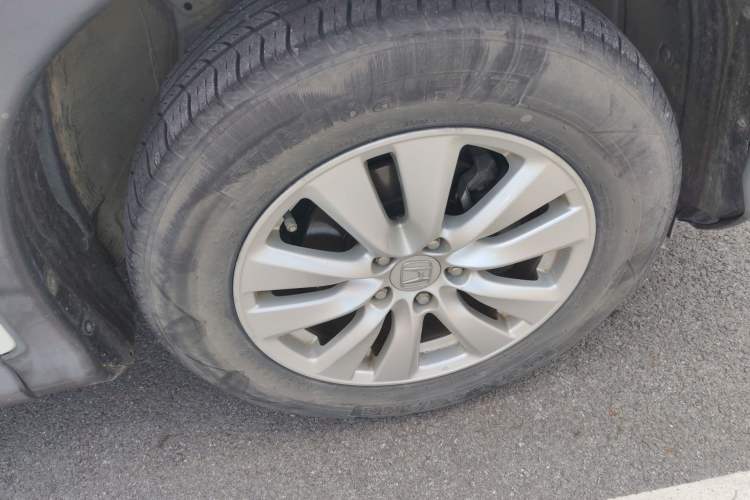 Used Honda CR-V 2016 2.0L two-wheel drive Urban Edition Right Front Wheel Hub