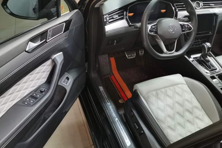 Used Volkswagen Magotan 2023 2 Million Units Limited Edition 330TSI DSG Leading Version
