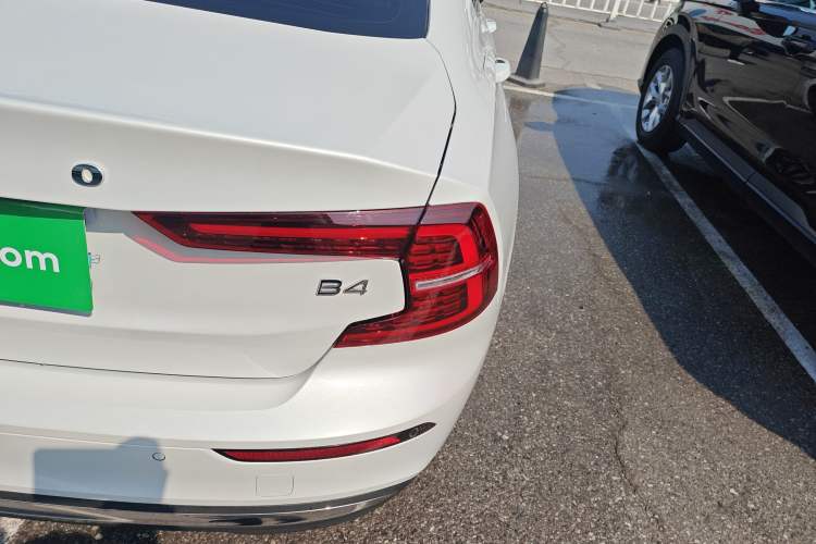 Used Volvo S60 2023 B4 Zhiyuan Luxury Edition
