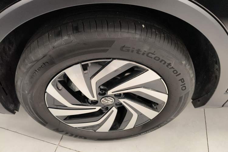 Used Volkswagen Tiguan L 2024 Outstanding Model 300TSI Automatic Two-Wheel Drive Longteng Edition Left Front Wheel Hub