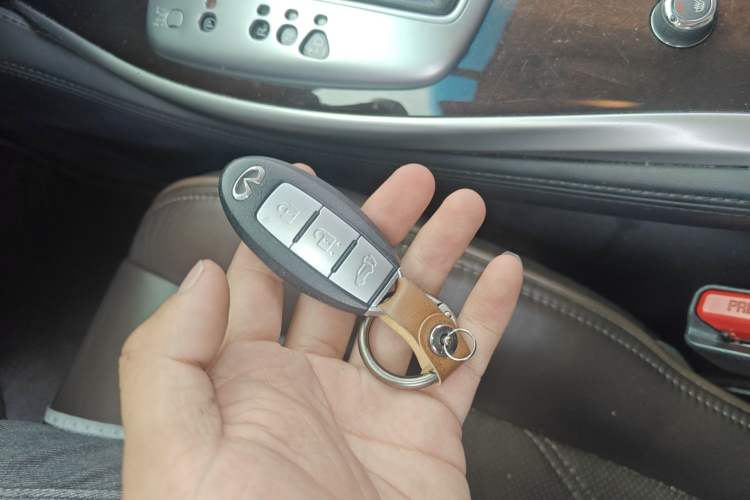 Used Infiniti QX60 2014 2.5 S/C Hybrid Two-Wheel Drive Excellence Edition Vehicle Key