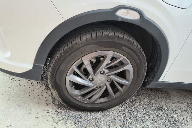 Used NETA V 2021 Standard Range Entertainment Version – Upgraded Model Left Front Wheel Hub