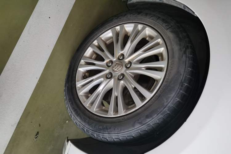 Used Buick GT 2016 15N Automatic Luxury Edition Right Front Wheel Hub