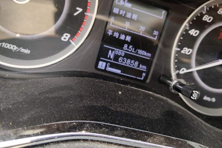 Used Baojun 560 2016 1.8L iAMT Luxury Model Odometer Close Up