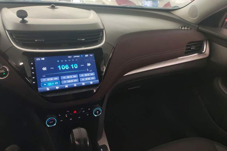 Used Chevrolet Malibu 2018 530T Automatic Fashion Edition Audio And AC Panel