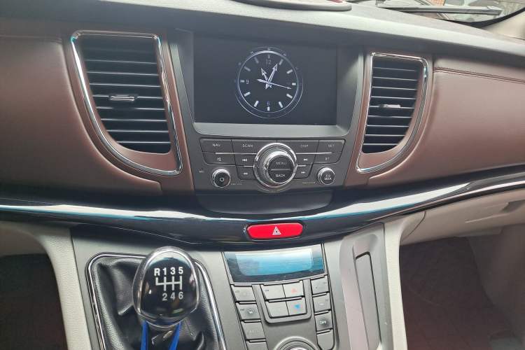 Used JAC Group Refine M5 2016 2.0T Gasoline Manual Business Edition Audio And AC Panel