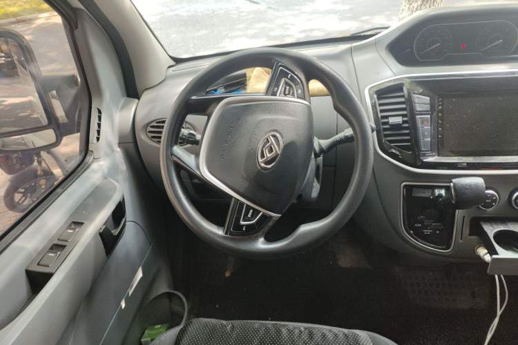 Used SAIC MAXUS Xintu V80 2019 2.5T Classic AMT Aoyuntong Short Wheelbase Mid-Roof 5/6-Seater