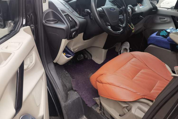 Used Ford Transit 2019 2.0T Gasoline Automatic Business & Travel Short Wheelbase Low-Roof 7-Seater China VI Standard Driver Seat