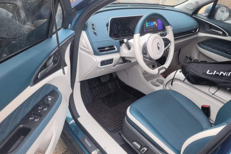 Used ORA Good Cat 2023 401 km Standard Range Luxury Version Lithium Iron Phosphate