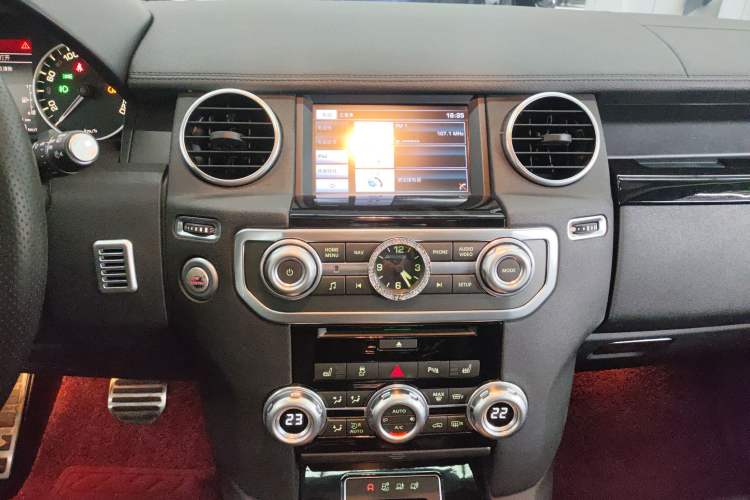 Used Land Rover Discovery 2015 3.0 SC V6 HSE Audio And AC Panel