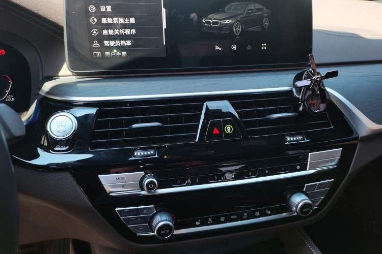 Used BMW 5 Series 2023 530Li Leading Model M Sport Package Audio And AC Panel