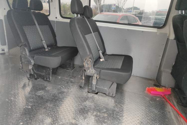 Used SAIC MAXUS Xintu V80 2019 2.5T Classic Model AMT Aoyuntong Long Wheelbase Mid-Roof 7-Seater
