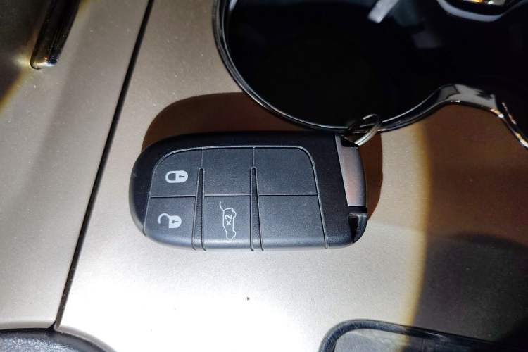 Used Jeep Grand Cherokee 2014 3.6L Elite Navigation Edition Vehicle Key