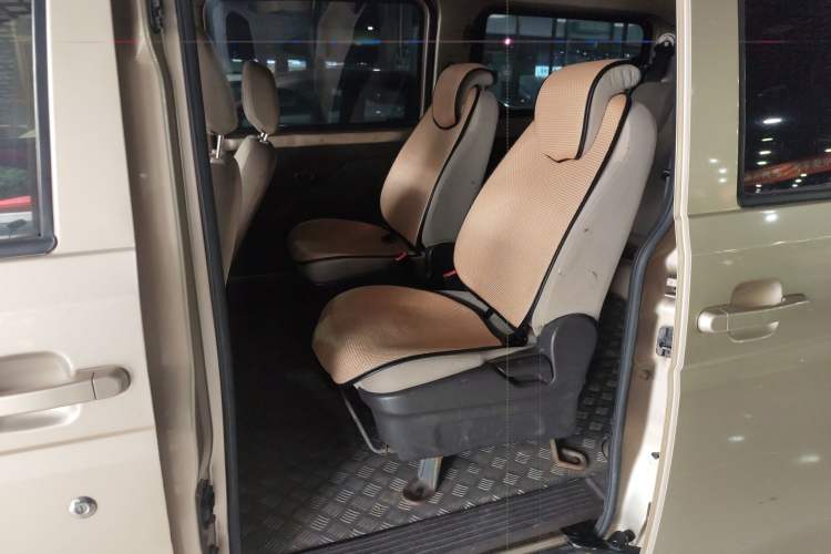 Used Wuling Rongguang V 2016 1.5L Standard Version
