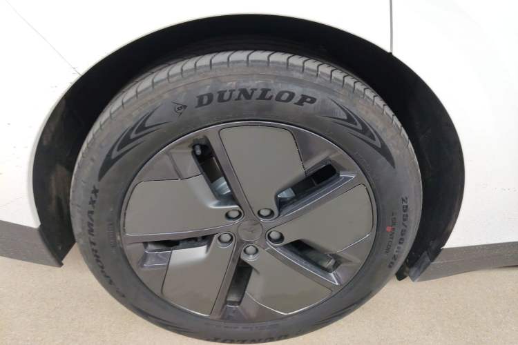 Used Li Auto i6 2025 Model Two-Wheel-Drive Standard Type
