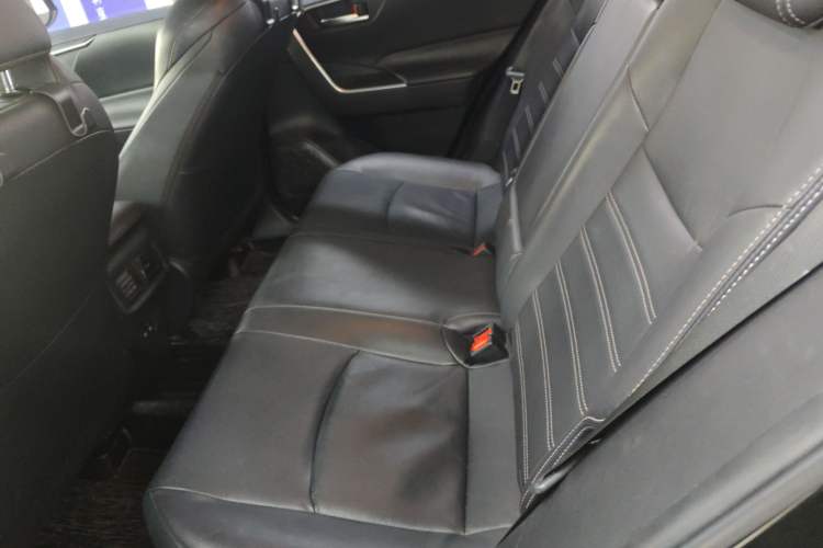 Used Toyota Wildlander 2020 Dual-Engine 2.5L E-CVT Two-Wheel Drive Luxury Edition Left Rear Seat