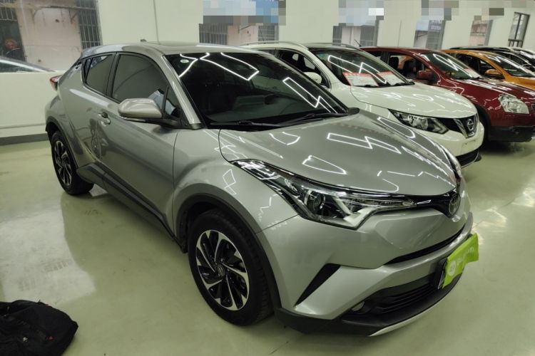 Used Toyota IZOA 2018 2.0L Yichi Edition China V Standard Front Right 45 Deg