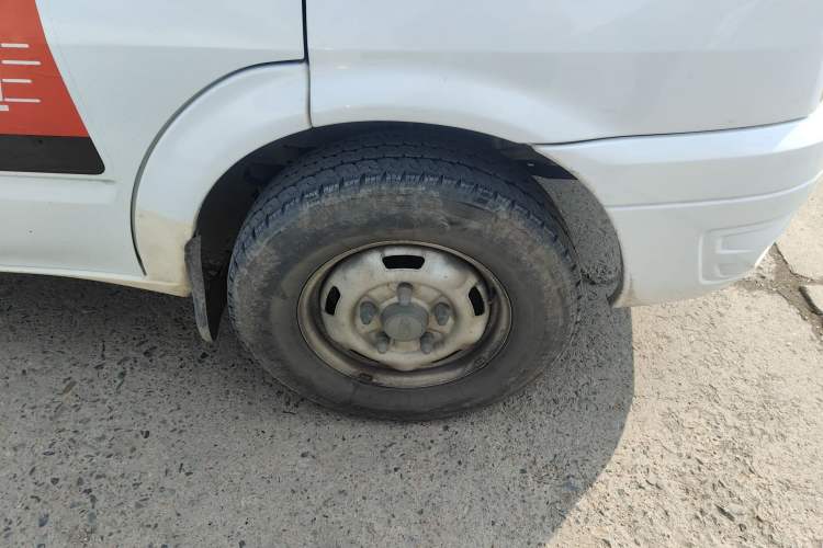 Used Ford Transit Custom 2016 2.4T Long Wheelbase 10-Seater Mid-Roof Standard Version Right Front Wheel Hub