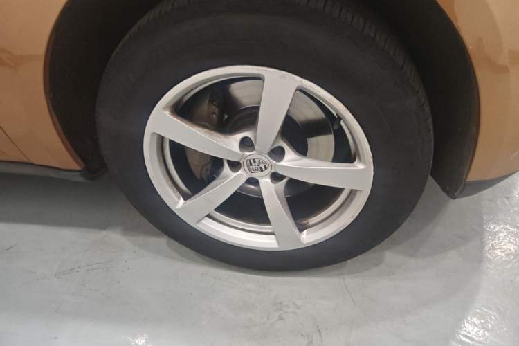 Used Porsche Macan 2014 Macan 2.0T Right Front Wheel Hub