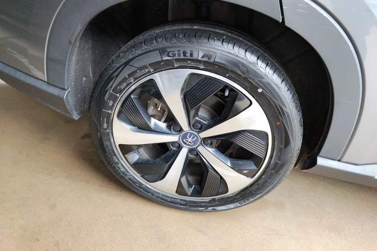 Used BYD Song Pro New Energy 2022 DM-i 110km Flagship Model Right Rear Wheel Hub