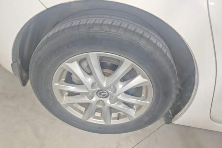 Used Mazda 3 Axela 2014 Hatchback 1.5L Manual Comfort Model
