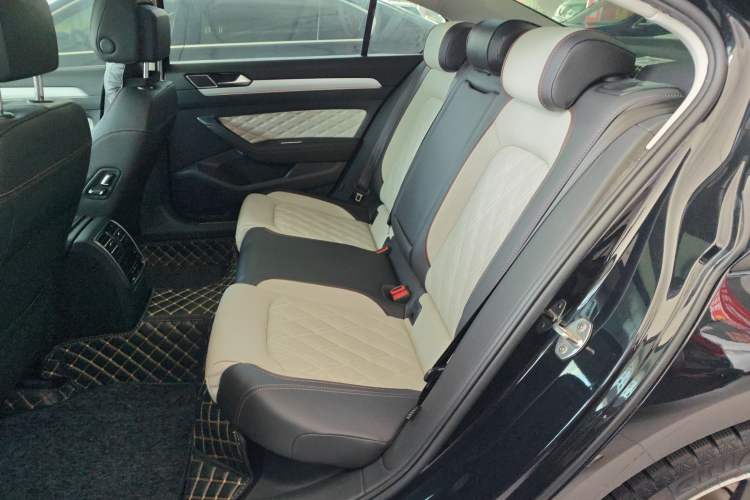 Used Volkswagen Magotan 2023 2 Million Units Limited Edition 330TSI DSG Leading Version