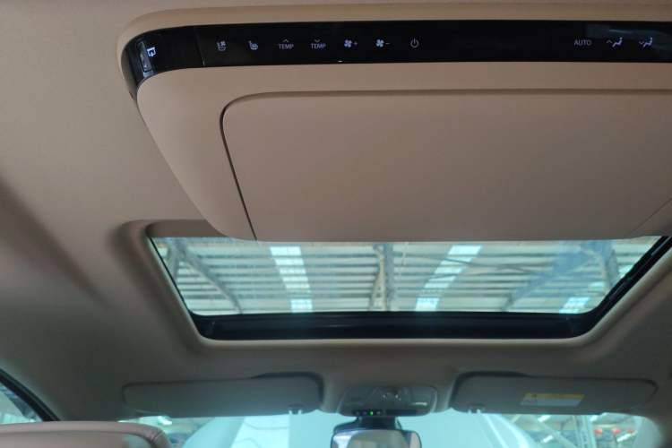 Used Buick GL8 New Energy 2025 Lu Shang Luxury Edition 7-Seater
