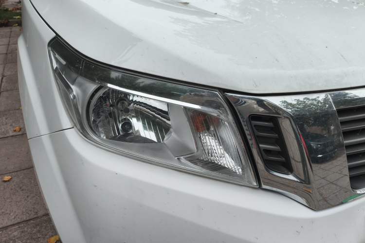 Used Nissan Navara 2017 2.5L Automatic 2WD Luxury Edition QR25
