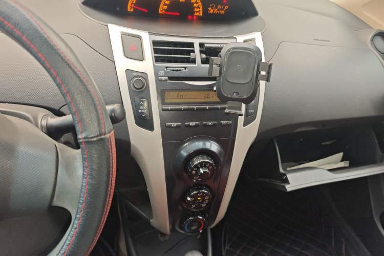 Used Toyota Yaris 2011 1.6E Automatic Charm Edition Audio And AC Panel