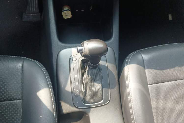 Used Kia K3 2013 1.6L Automatic GL Gear Lever