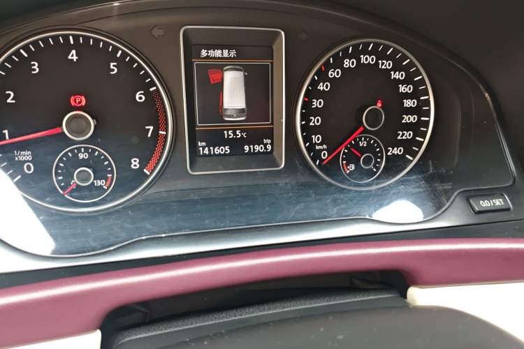 Used Volkswagen Multivan 2012 2.0 TSI Four-Wheel Drive Deluxe Edition Odometer Close Up