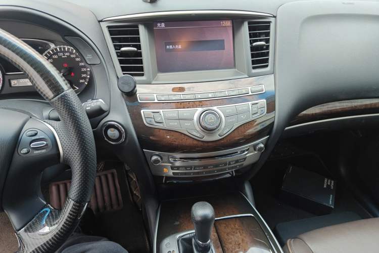 Used Infiniti QX60 2014 2.5 S/C Hybrid Two-Wheel Drive Excellence Edition Audio And AC Panel