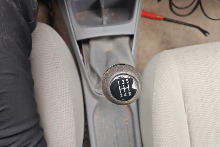 Used Geely Auto Diamond 2013 1.5L Manual Elite Model Gear Lever