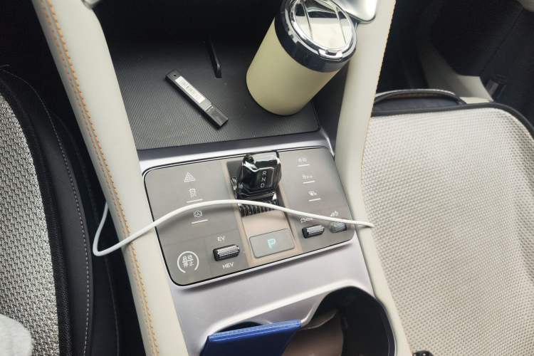 Used BYD Song PLUS New Energy 2023 Champion Edition DM-i 110KM Flagship Model Gear Lever