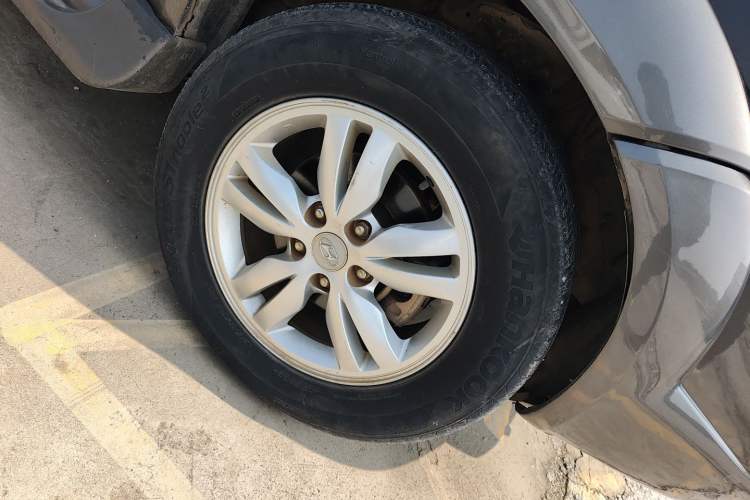 Used Hyundai Tucson 2009 2.0L Manual Two-Wheel Drive Fashion Edition Right Front Wheel Hub
