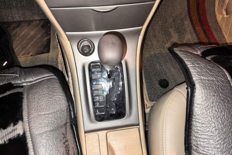 Used Toyota Corolla EX 2011 1.6L Automatic Luxury Edition Gear Lever