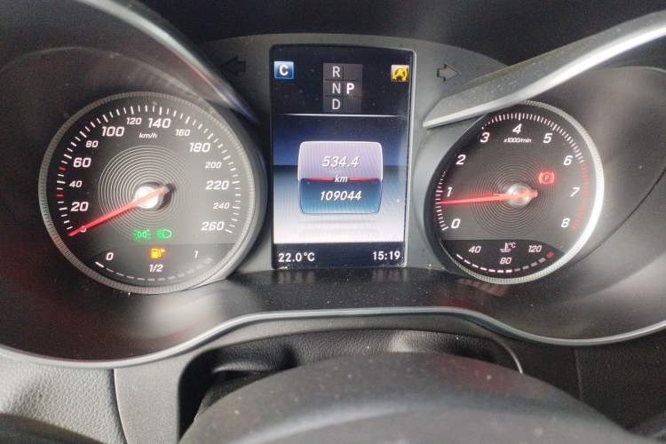 Used Mercedes-Benz GLC 2016 GLC 200 4MATIC Odometer Close Up