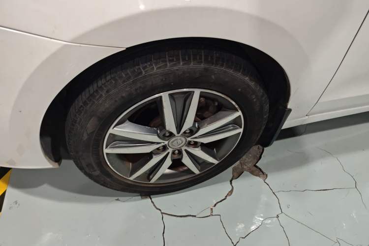 Used CHANGAN Eado 2016 1.6L Automatic Trend Model Left Front Wheel Hub