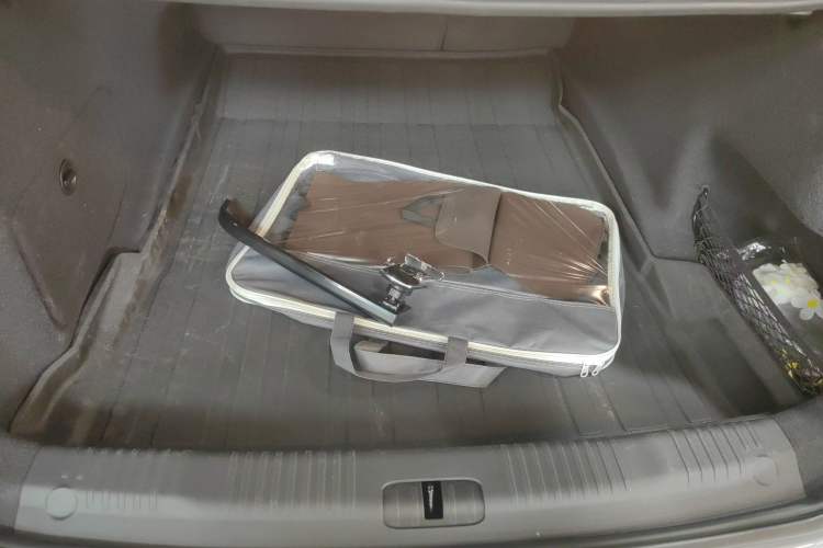 Used Hongqi EH7 2024 760 Pro+ Four-Wheel Drive Version Trunk