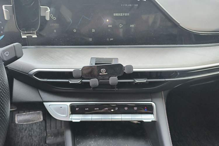 Used CHANGAN Eado 2023 Changan Edition PLUS Blue Whale NE 1.4T GDI DCT Prestige Version